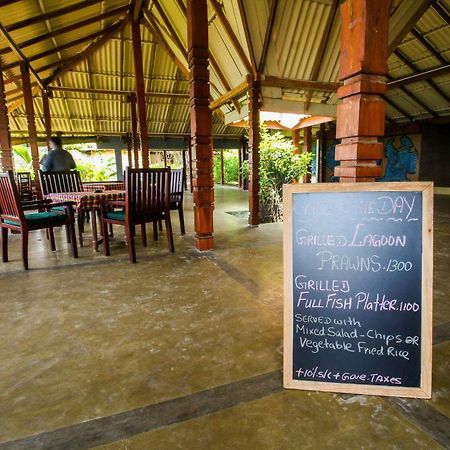 Yoho Rivi Ras Hotel Dehiwala-Mount Lavinia ภายนอก รูปภาพ