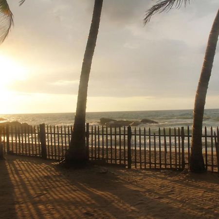 Yoho Rivi Ras Hotel Dehiwala-Mount Lavinia ภายนอก รูปภาพ