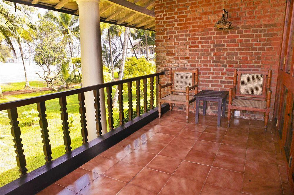 Yoho Rivi Ras Hotel Dehiwala-Mount Lavinia ภายนอก รูปภาพ