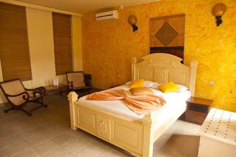 Yoho Rivi Ras Hotel Dehiwala-Mount Lavinia ภายนอก รูปภาพ