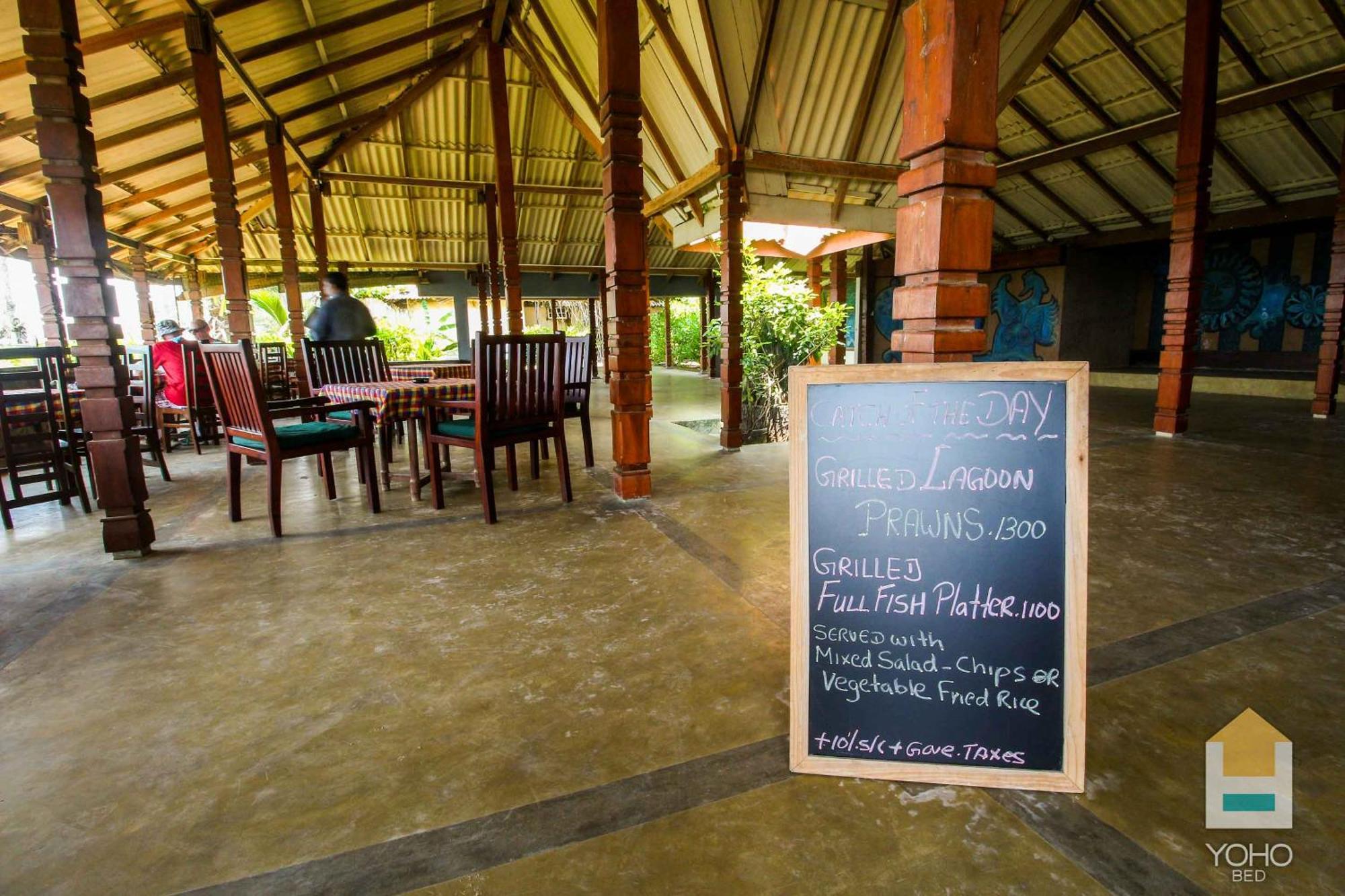 Yoho Rivi Ras Hotel Dehiwala-Mount Lavinia ภายนอก รูปภาพ