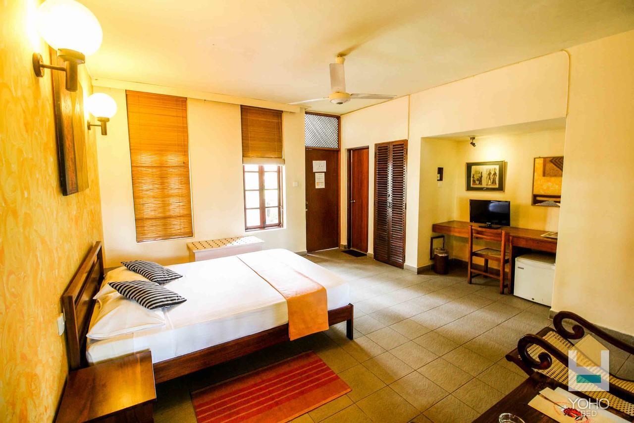 Yoho Rivi Ras Hotel Dehiwala-Mount Lavinia ภายนอก รูปภาพ