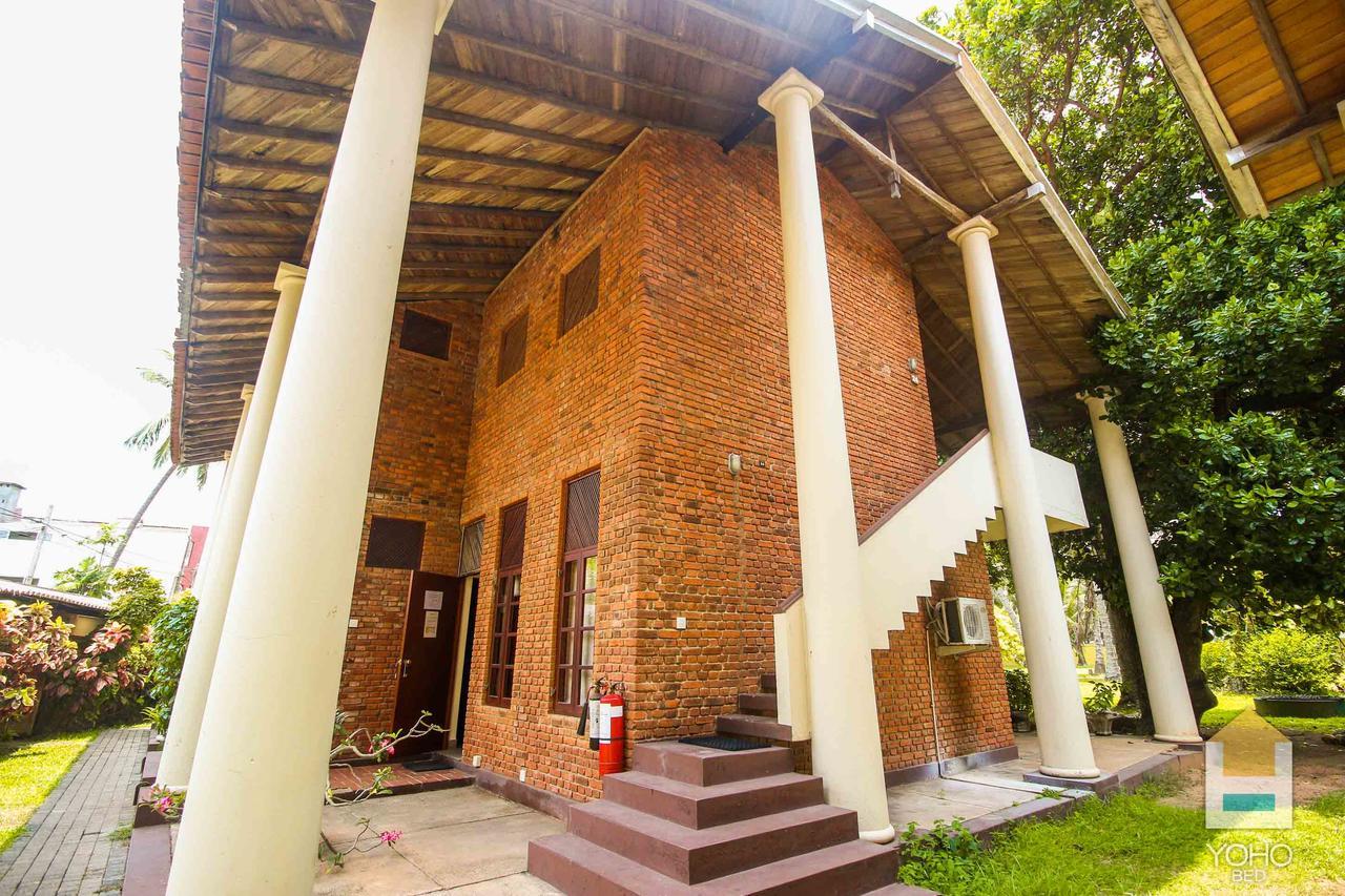 Yoho Rivi Ras Hotel Dehiwala-Mount Lavinia ภายนอก รูปภาพ