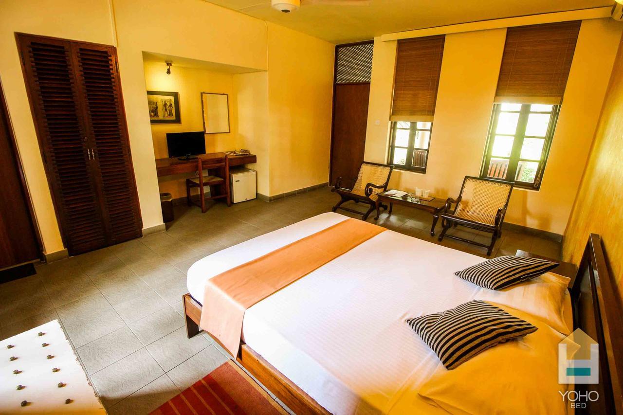 Yoho Rivi Ras Hotel Dehiwala-Mount Lavinia ภายนอก รูปภาพ