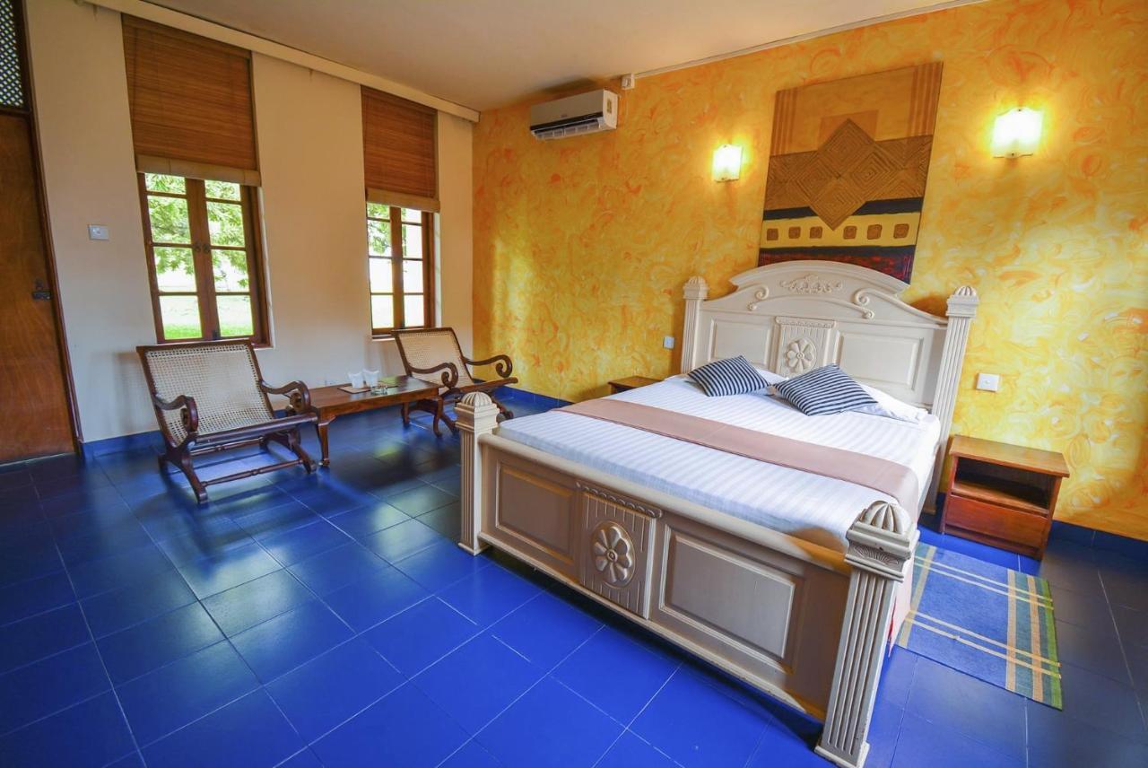 Yoho Rivi Ras Hotel Dehiwala-Mount Lavinia ภายนอก รูปภาพ